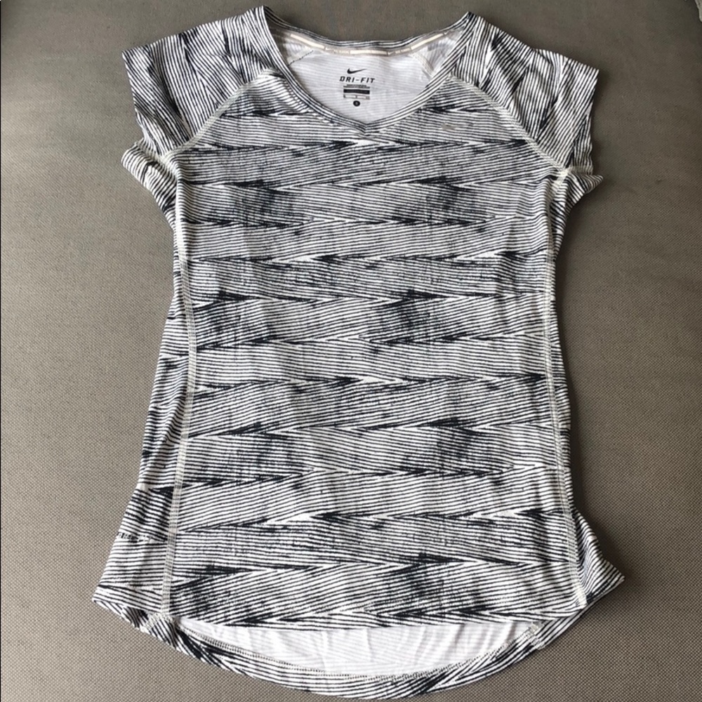 Nike running top - Size Small